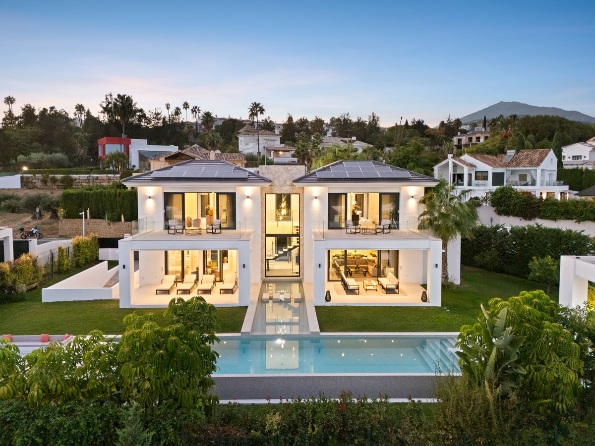 6 Bedroom Villa for Sale in Benahavís