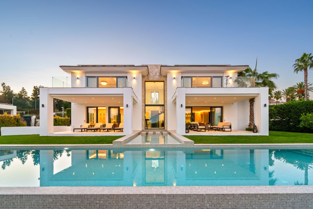 6 Bedroom Villa for Sale in Benahavís — 2