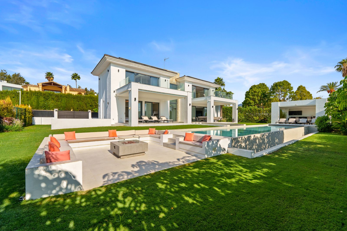 6 Bedroom Villa for Sale in Benahavís — 3