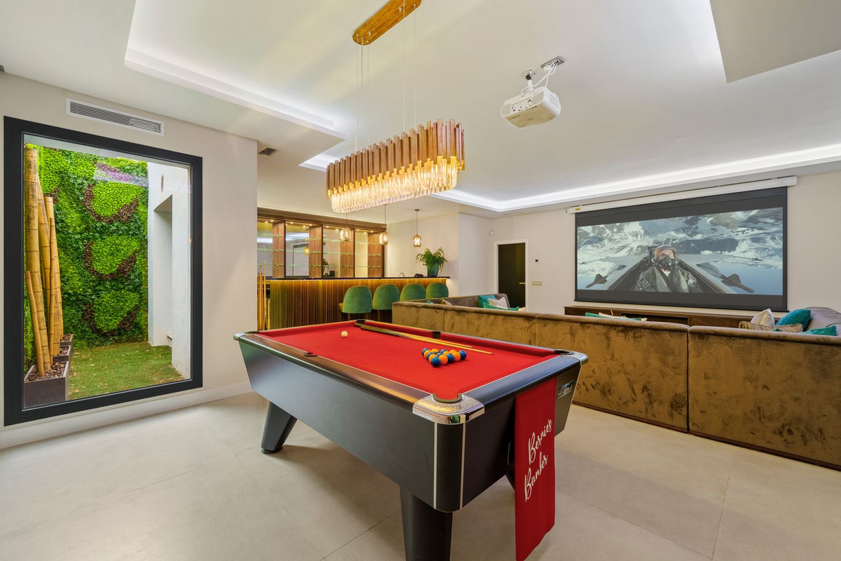 6 Bedroom Villa for Sale in Benahavís — 6
