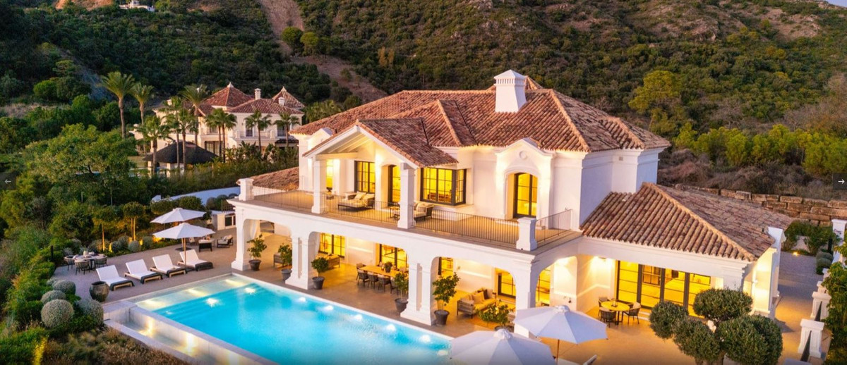 7 Bedroom Villa for Sale in Benahavís