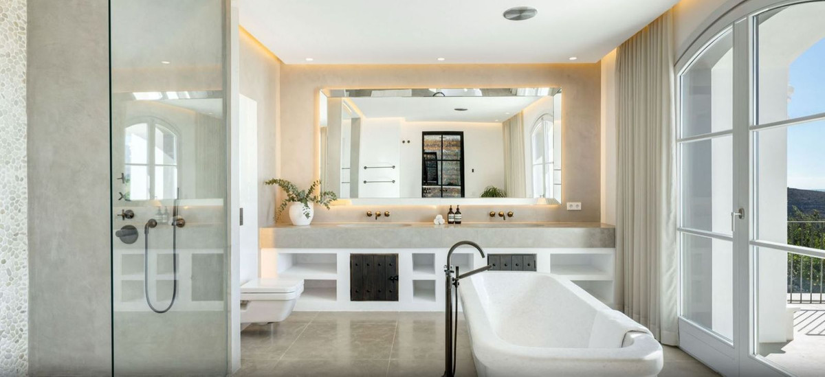 7 Bedroom Villa for Sale in Benahavís — 3