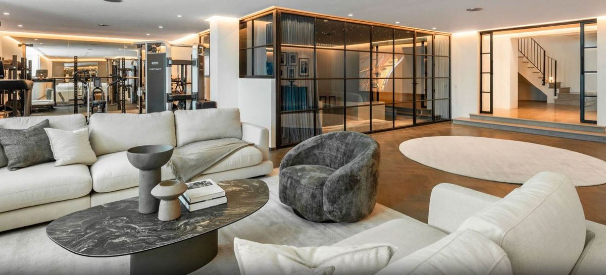 7 Bedroom Villa for Sale in Benahavís — 4