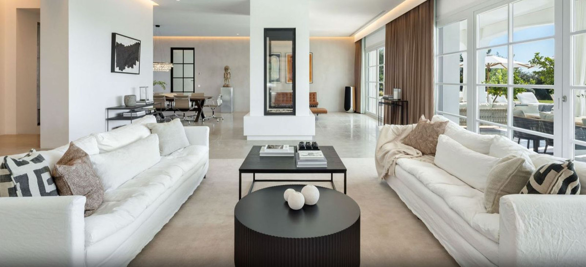 7 Bedroom Villa for Sale in Benahavís — 7