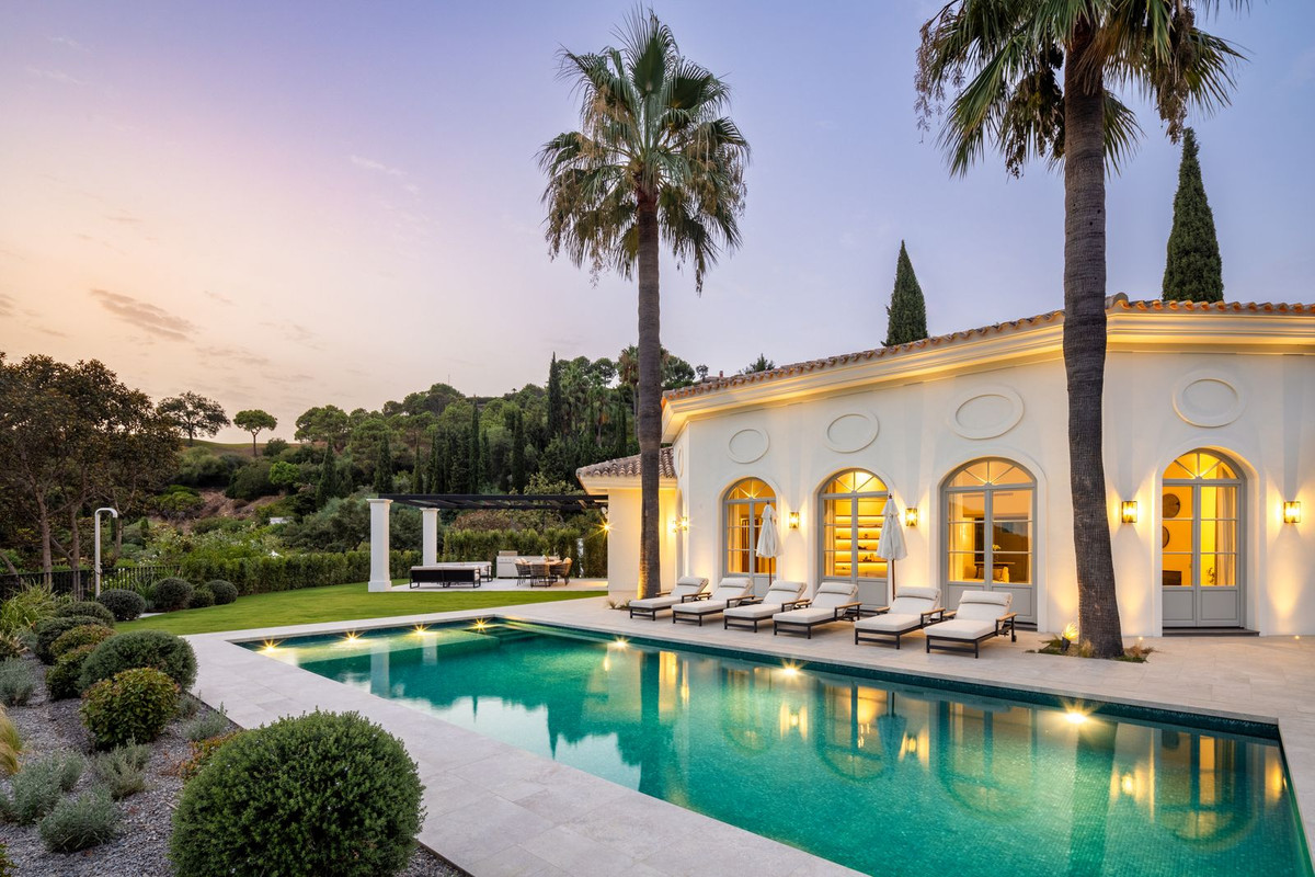 5 Bedroom Villa for Sale in Benahavís