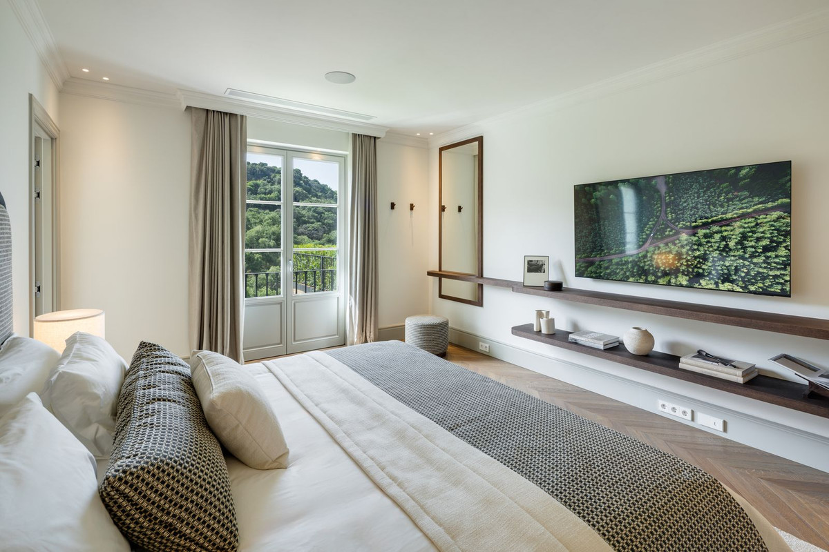 5 Bedroom Villa for Sale in Benahavís — 9