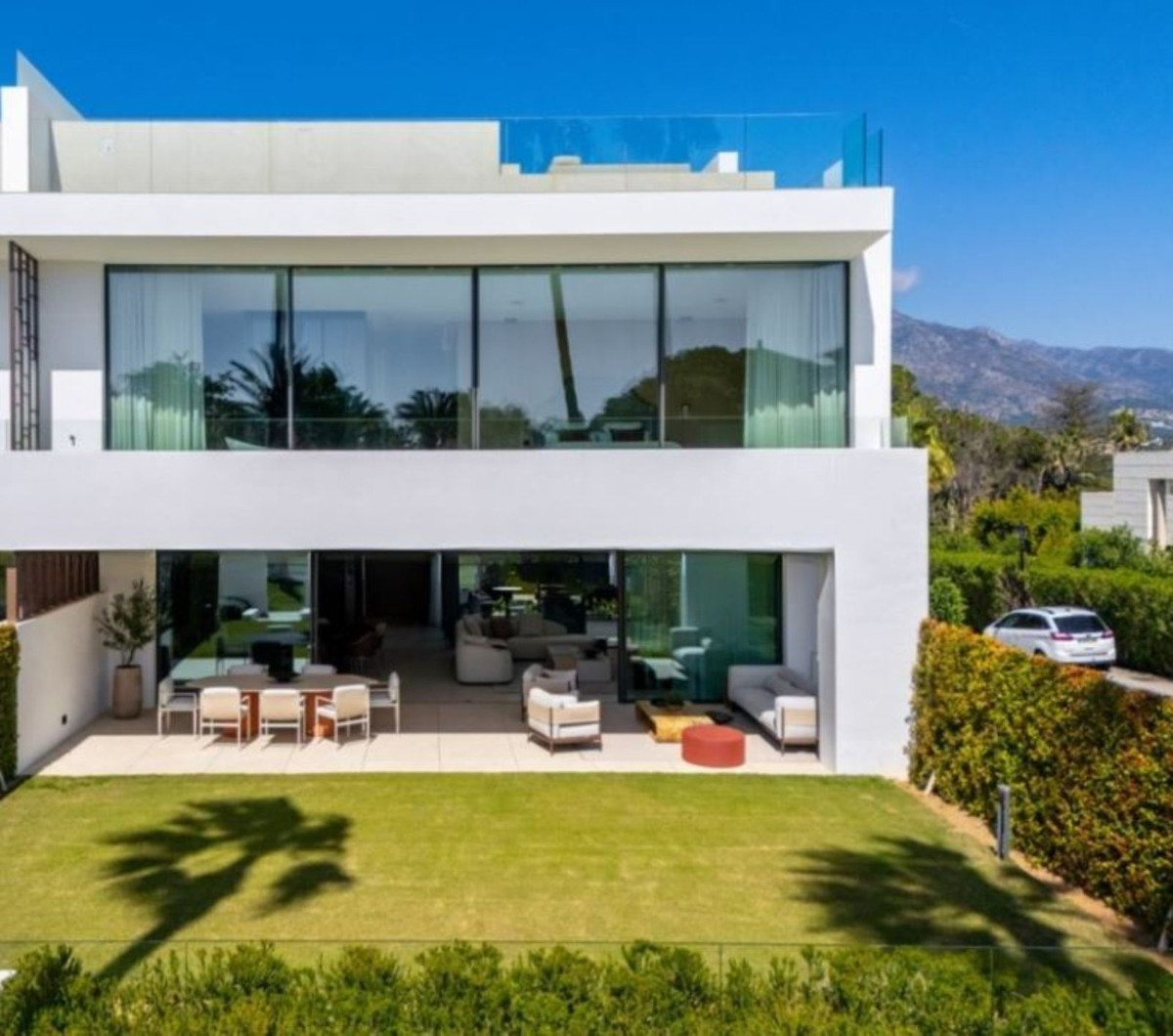 3 Bedroom Villa for Sale in Nueva Andalucía — 2