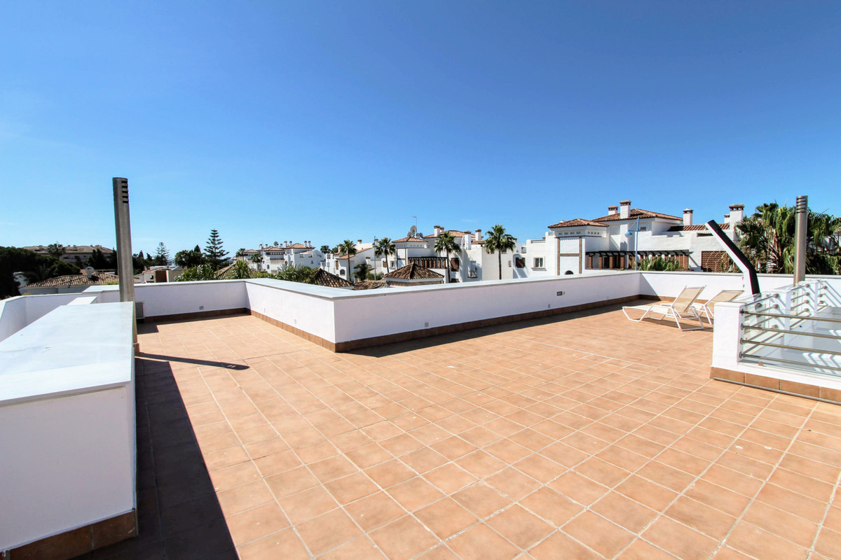 6 Bedroom Villa for Sale in San Pedro de Alcántara — 2