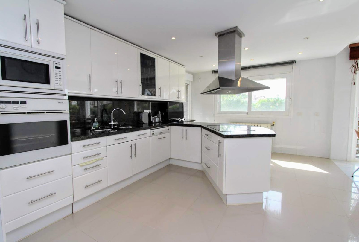 6 Bedroom Villa for Sale in San Pedro de Alcántara — 5