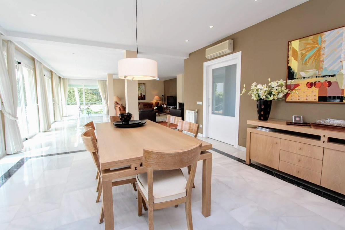 6 Bedroom Villa for Sale in San Pedro de Alcántara — 8