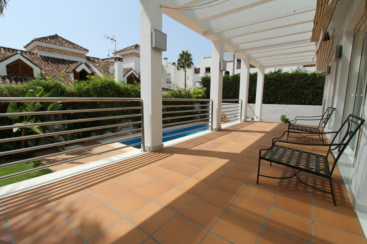 6 Bedroom Villa for Sale in San Pedro de Alcántara — view 10
