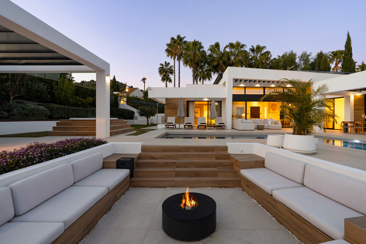 6 Bedroom Villa for Sale in Nueva Andalucía — 2