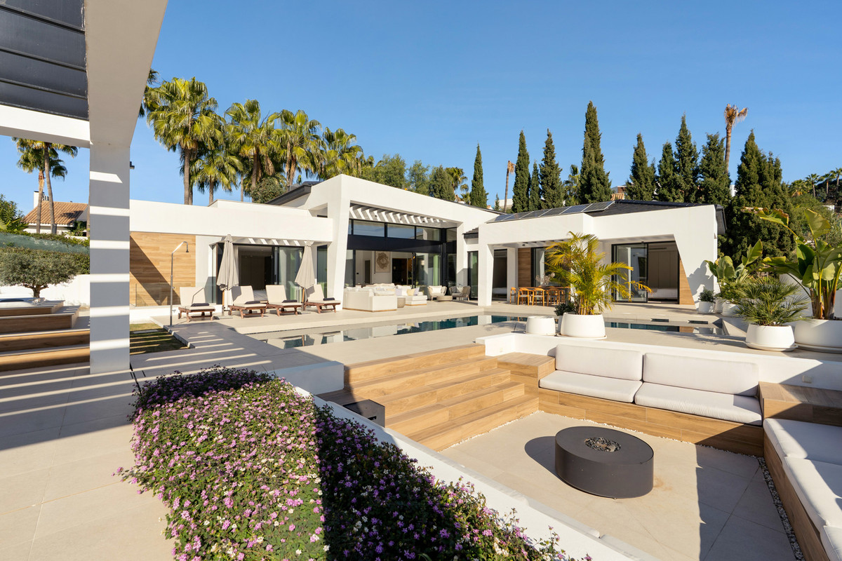 6 Bedroom Villa for Sale in Nueva Andalucía — 4