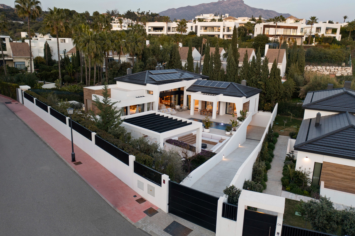 6 Bedroom Villa for Sale in Nueva Andalucía — 5