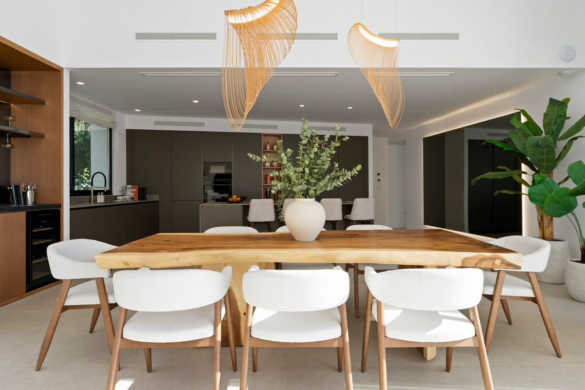 6 Bedroom Villa for Sale in Nueva Andalucía — view 10