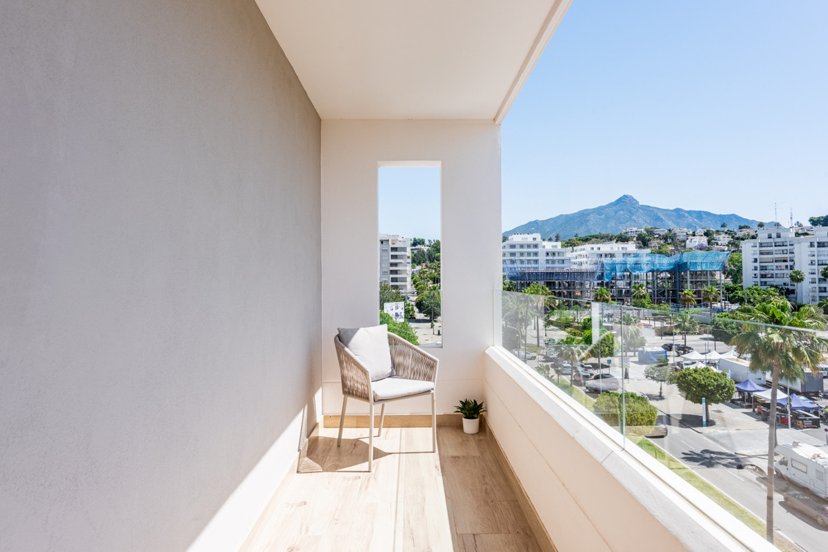 3 Bedroom Apartment for Sale in Nueva Andalucía — 2