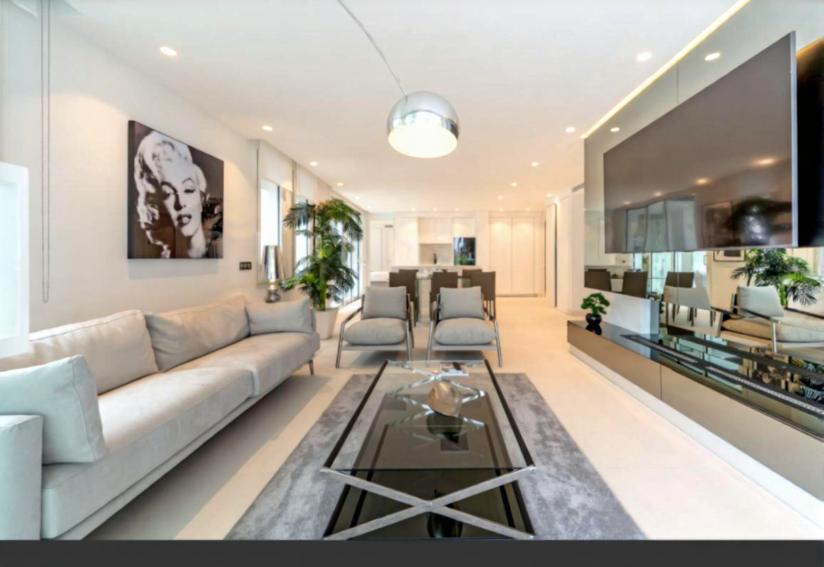 3 Bedroom Apartment for Sale in The Golden Mile — 2