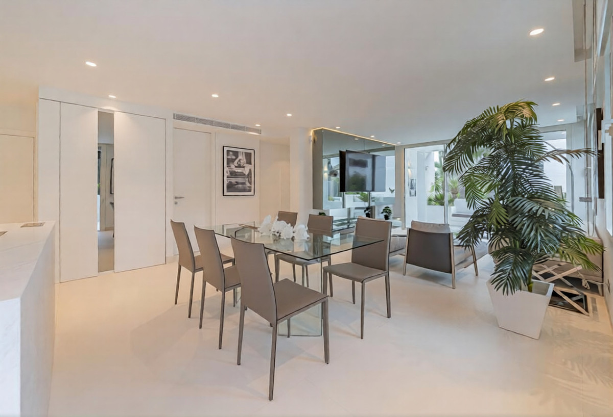 3 Bedroom Apartment for Sale in The Golden Mile — 4