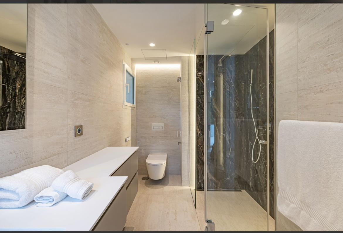 3 Bedroom Apartment for Sale in The Golden Mile — 6