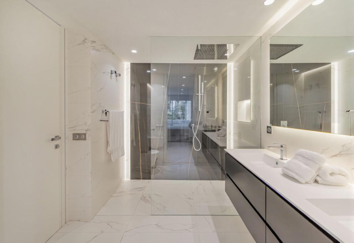 3 Bedroom Apartment for Sale in The Golden Mile — 7