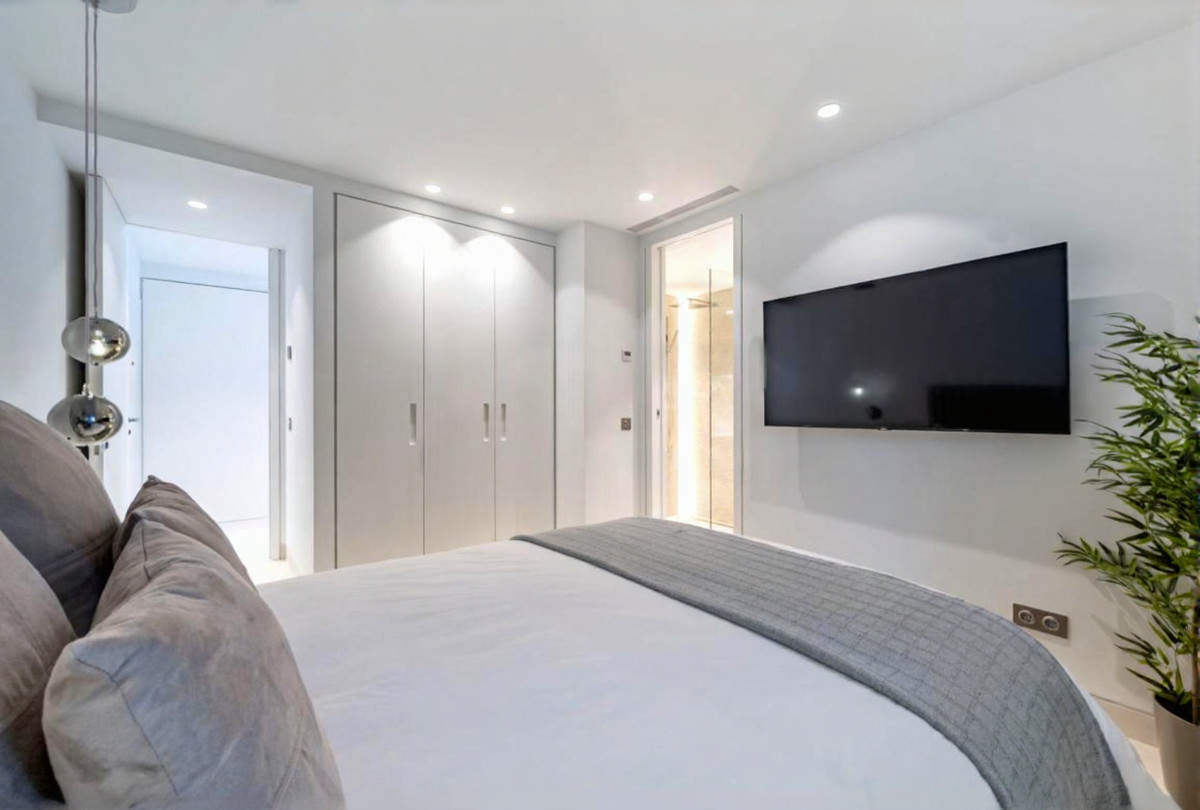 3 Bedroom Apartment for Sale in The Golden Mile — 8