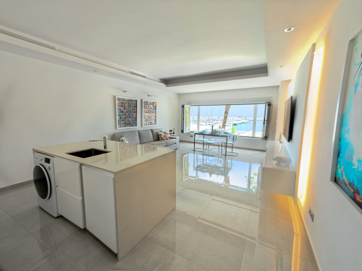 2 Bedroom Apartment for Sale in Puerto Banús — 4