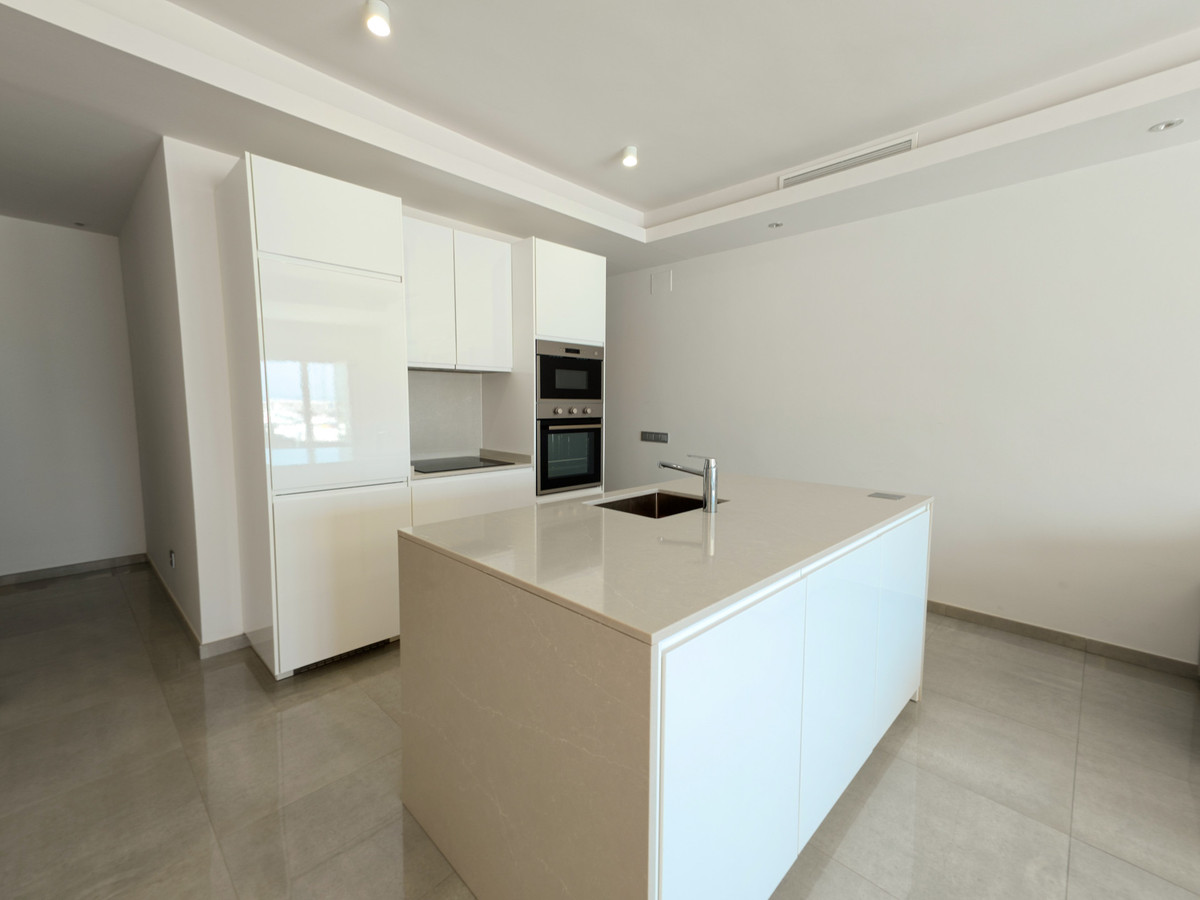 2 Bedroom Apartment for Sale in Puerto Banús — 6