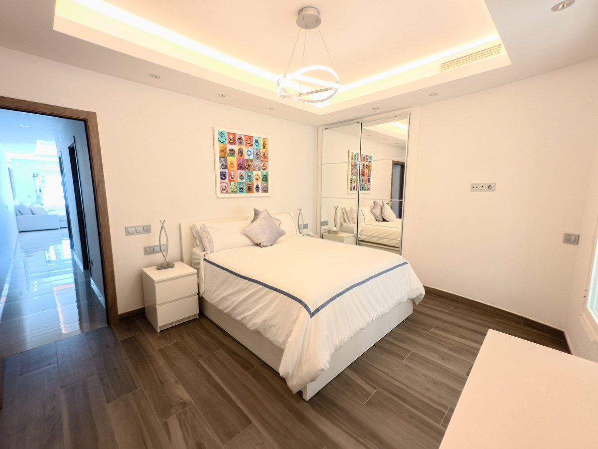 2 Bedroom Apartment for Sale in Puerto Banús — 9