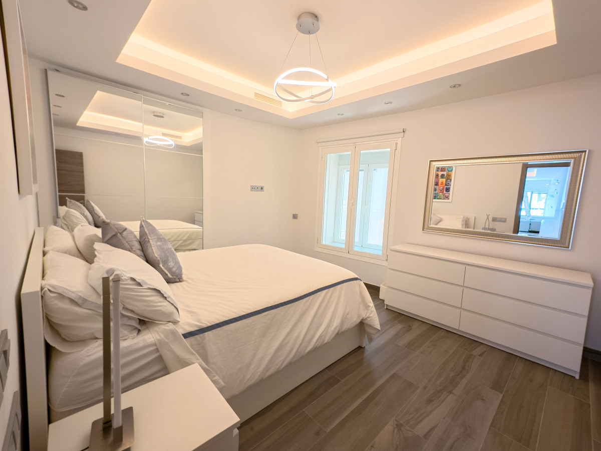 2 Bedroom Apartment for Sale in Puerto Banús — view 10
