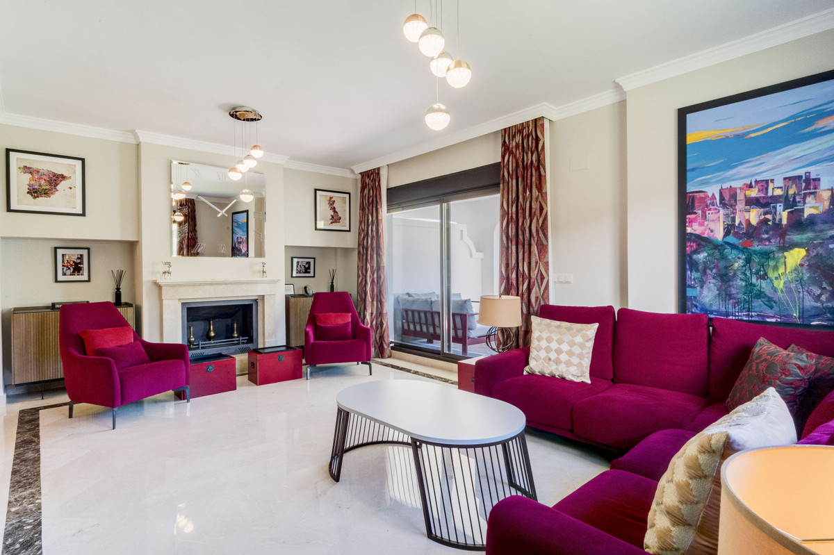 4 Bedroom Villa for Sale in Estepona — 3