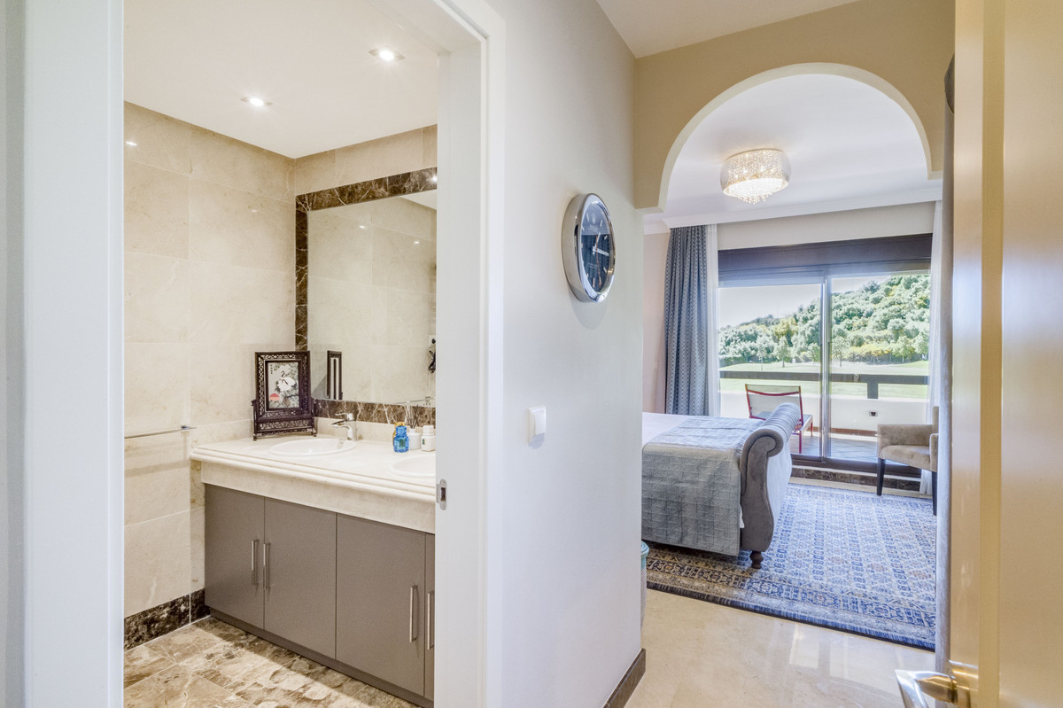 4 Bedroom Villa for Sale in Estepona — view 10