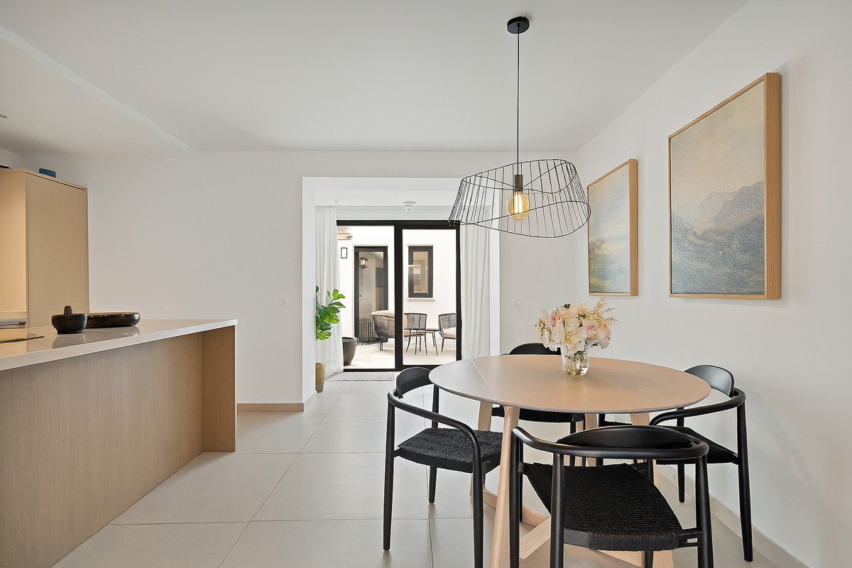 2 Bedroom Apartment for Sale in Estepona