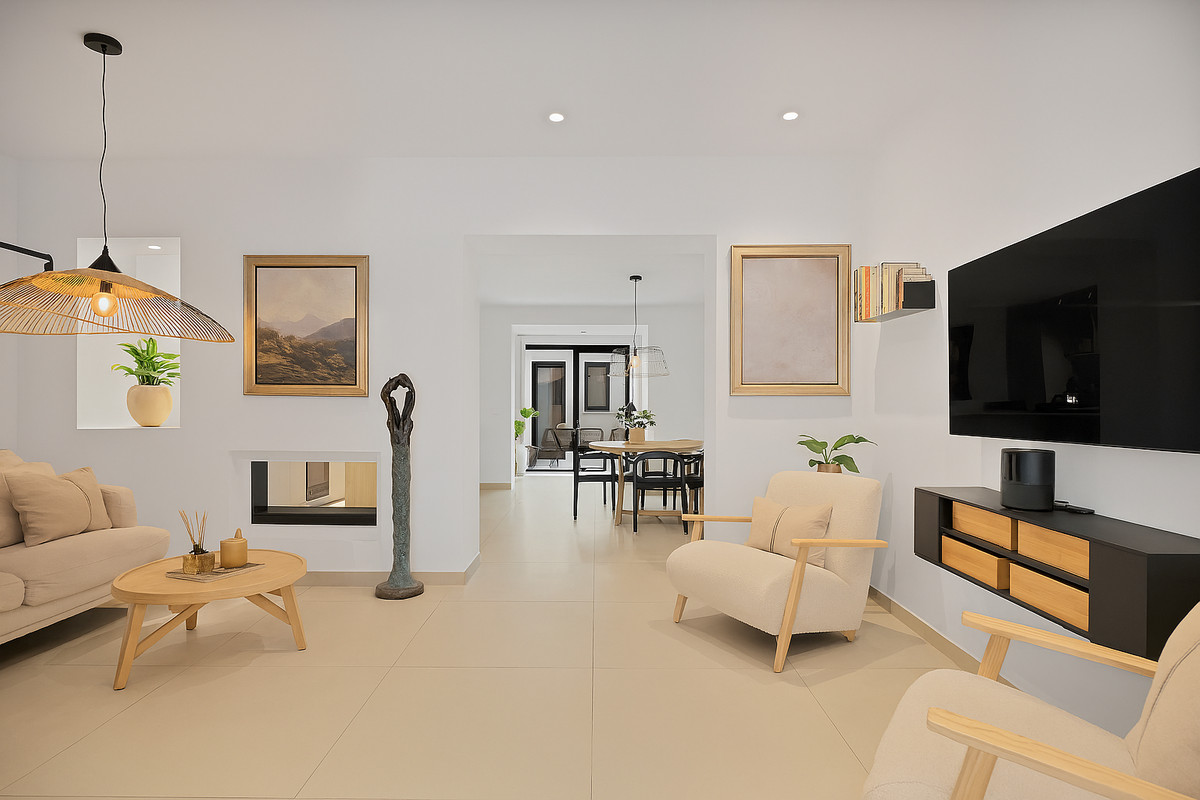 2 Bedroom Apartment for Sale in Estepona — 3