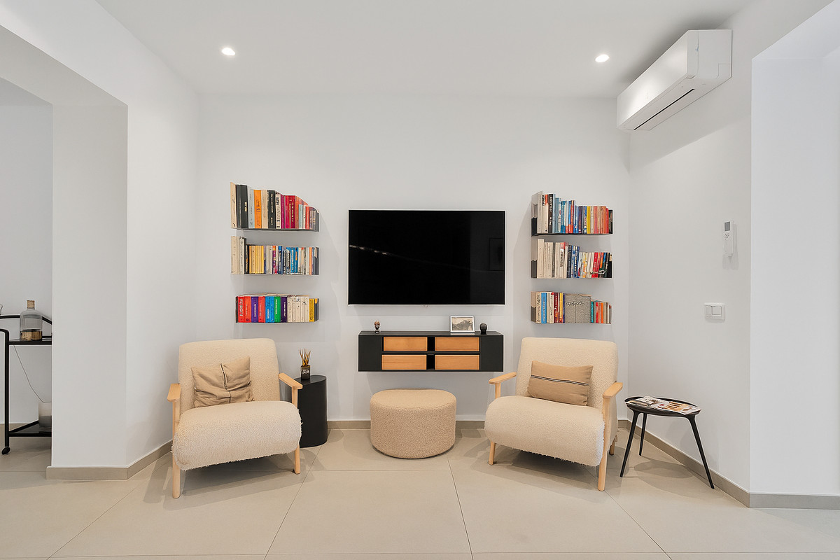2 Bedroom Apartment for Sale in Estepona — 5