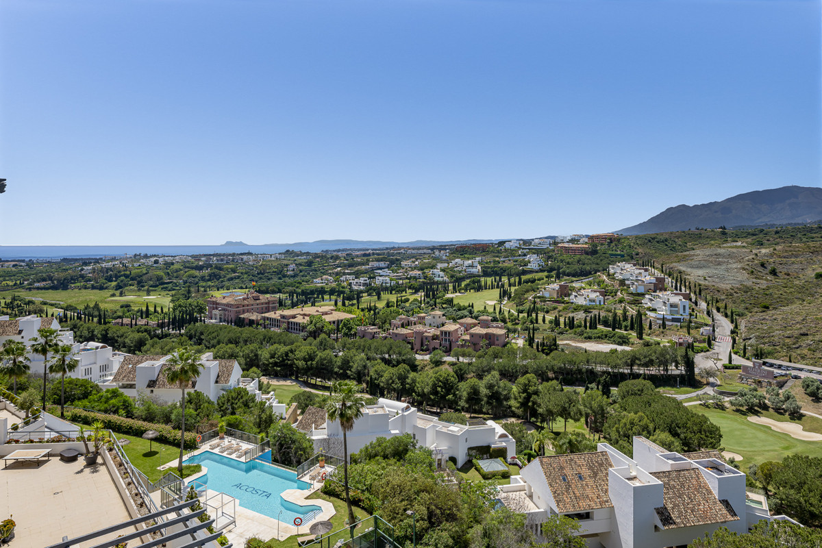 3 Bedroom Apartment for Sale in Benahavís