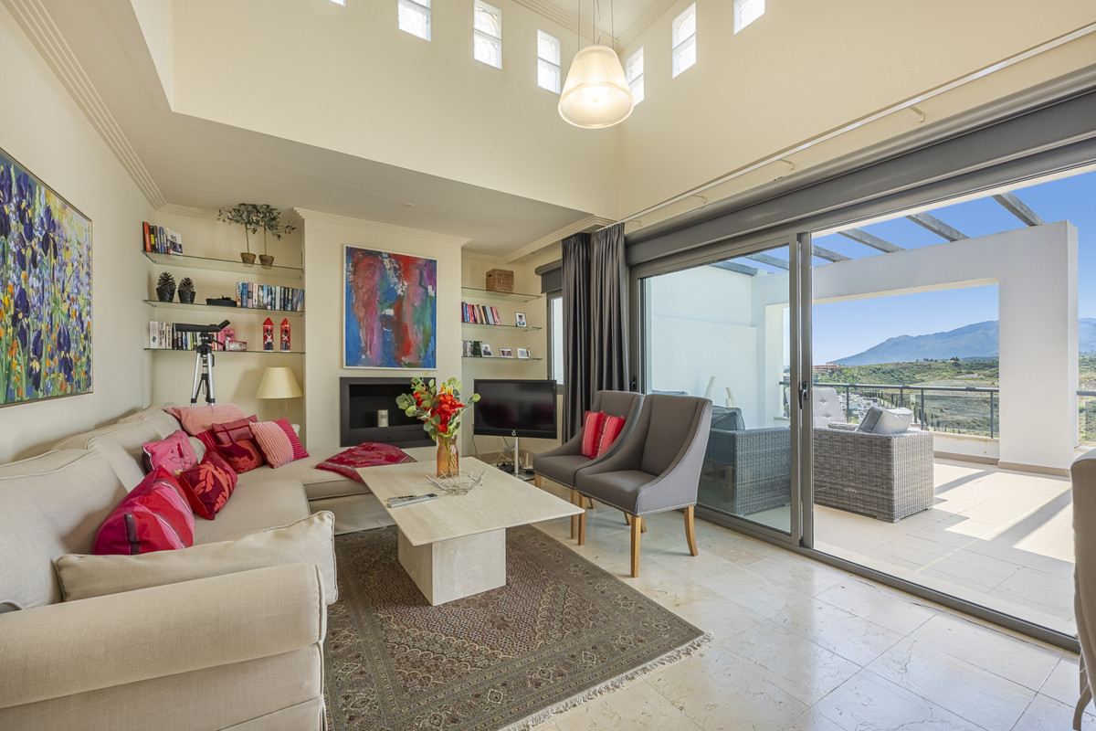 3 Bedroom Apartment for Sale in Benahavís — 6