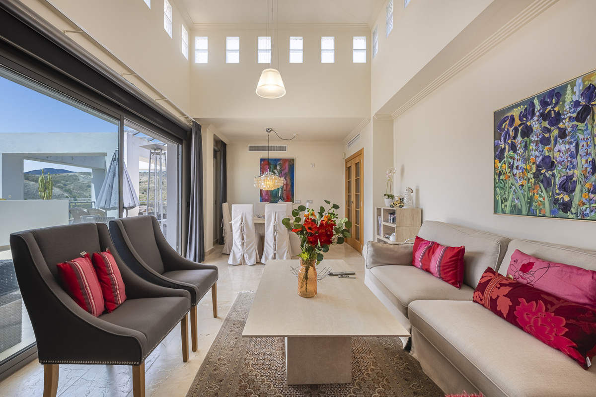 3 Bedroom Apartment for Sale in Benahavís — 7