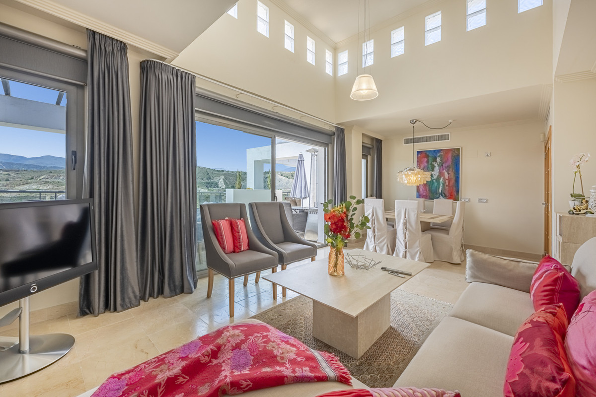3 Bedroom Apartment for Sale in Benahavís — 8