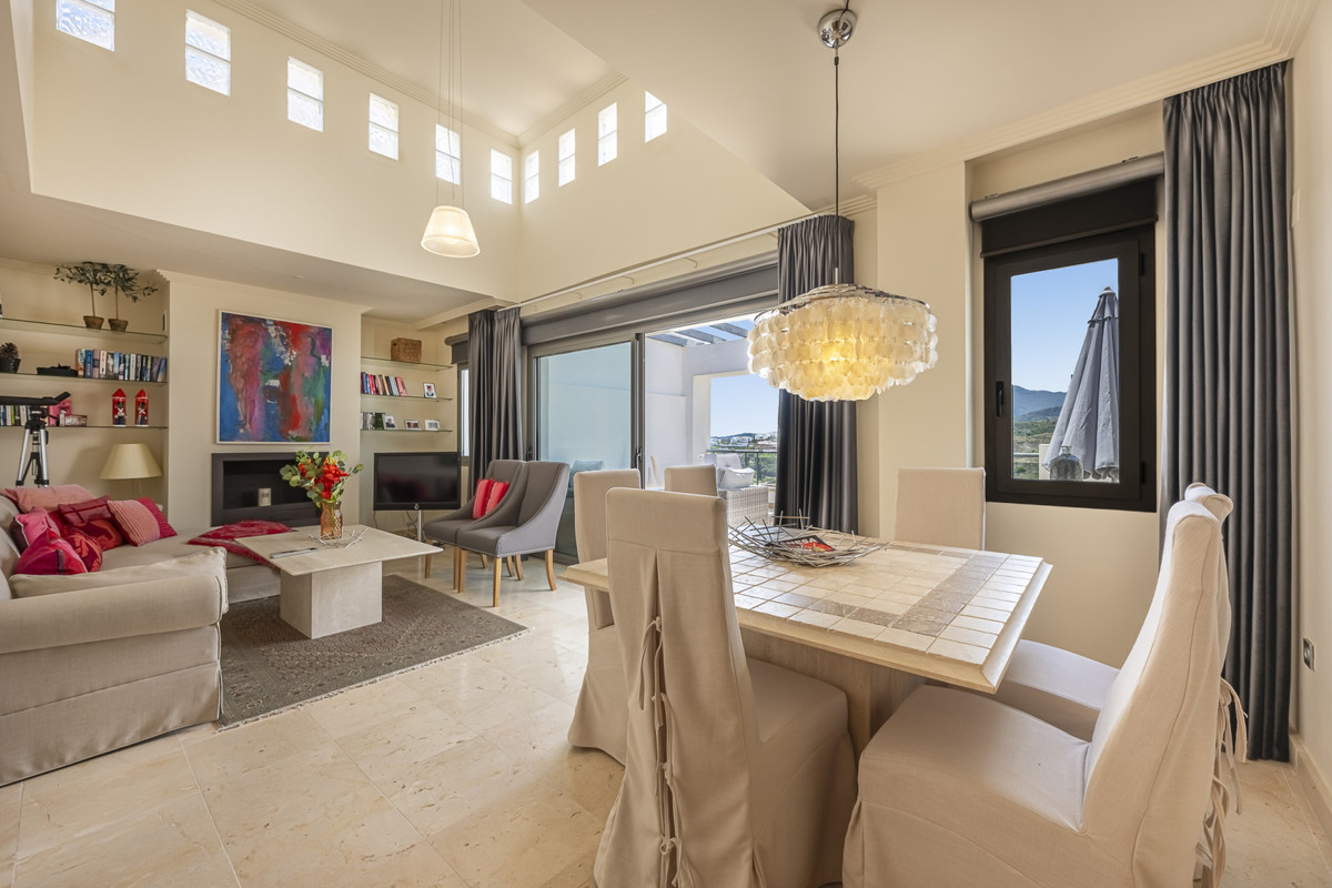3 Bedroom Apartment for Sale in Benahavís — 9