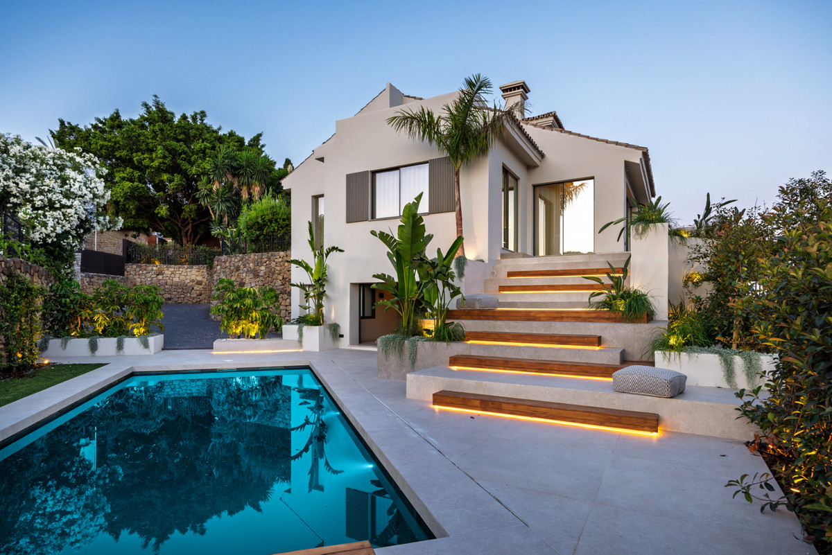 5 Bedroom Villa for Sale in Nueva Andalucía