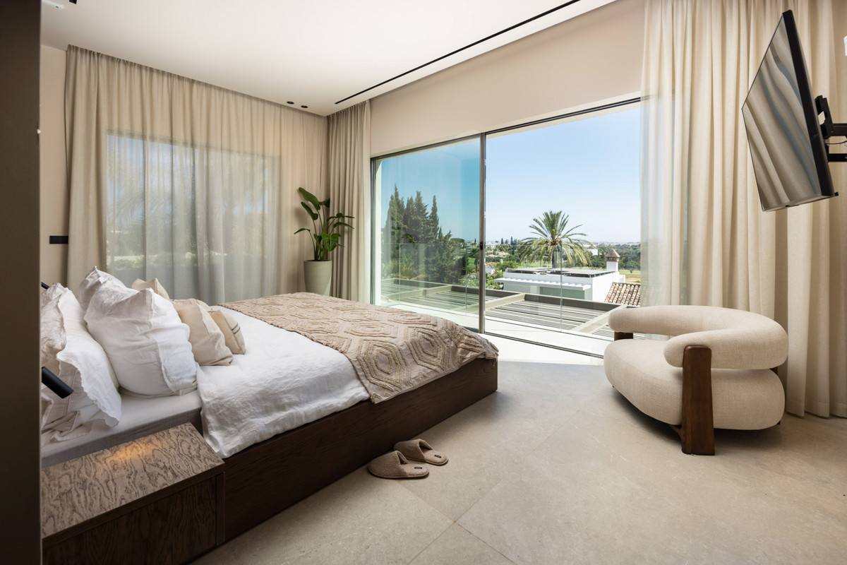 5 Bedroom Villa for Sale in Nueva Andalucía — 3