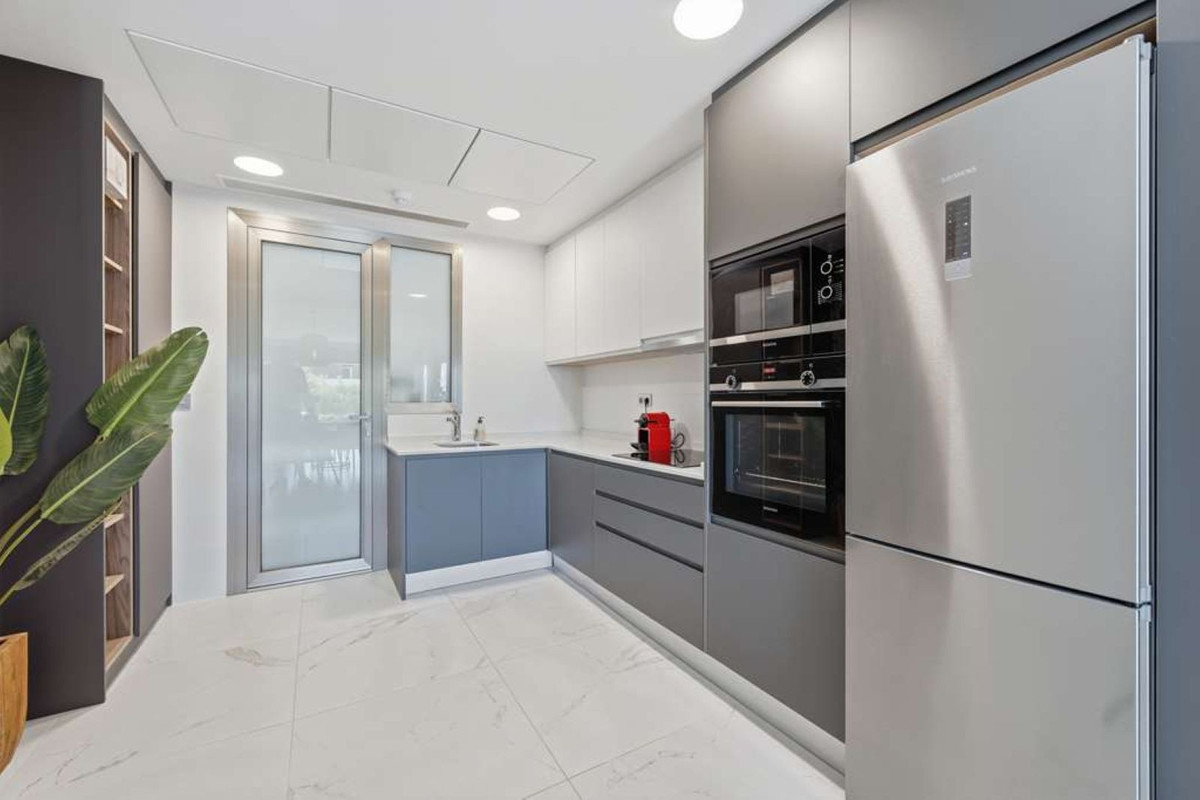 2 Bedroom Apartment for Sale in Estepona — 8