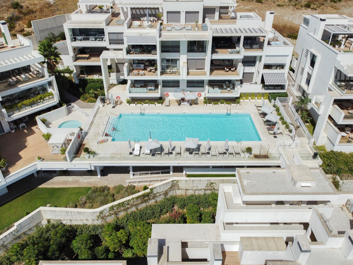 4 Bedroom Apartment for Sale in Estepona
