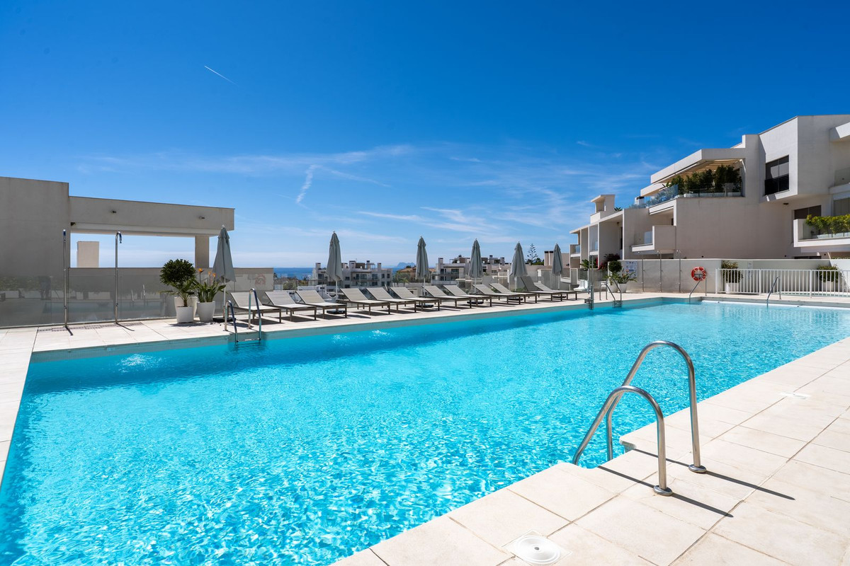 4 Bedroom Apartment for Sale in Estepona — 2