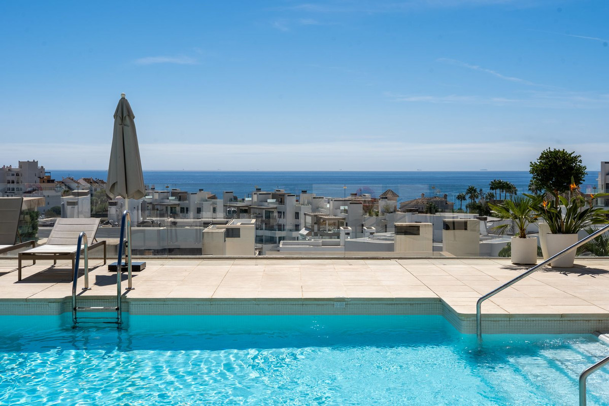 4 Bedroom Apartment for Sale in Estepona — 3