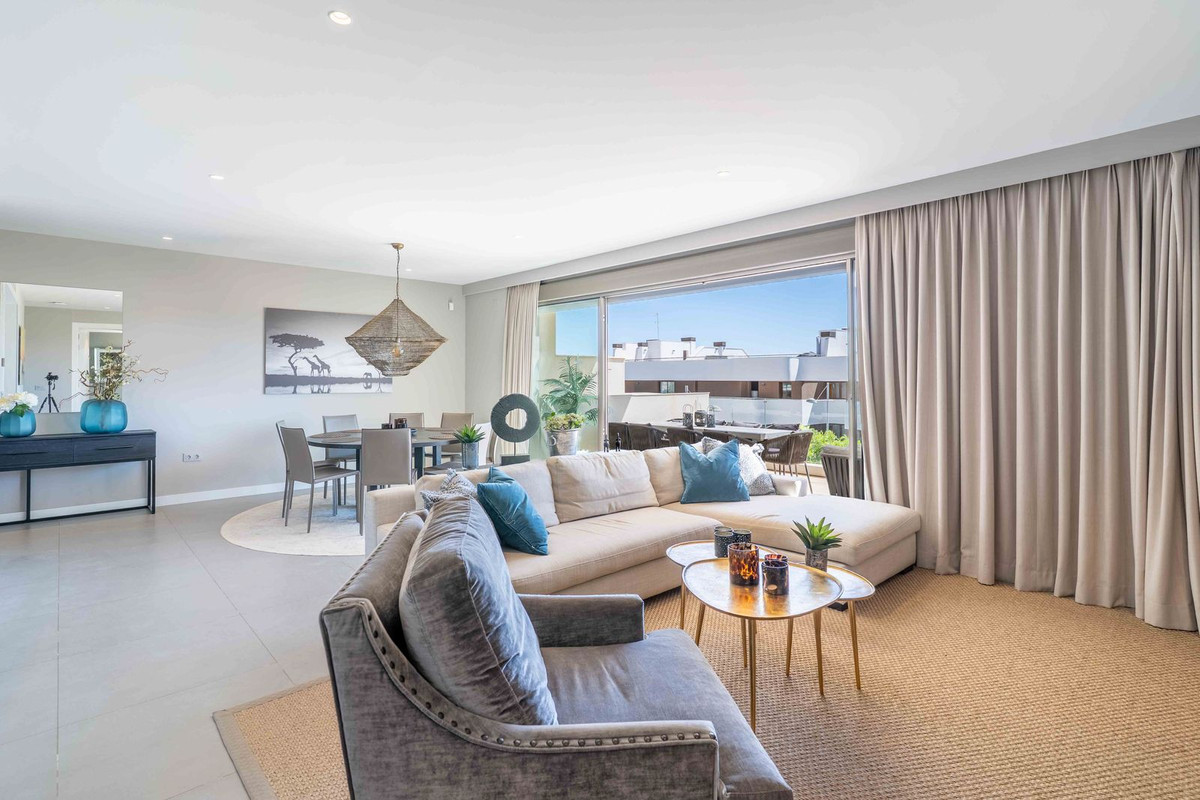 4 Bedroom Apartment for Sale in Estepona — 6