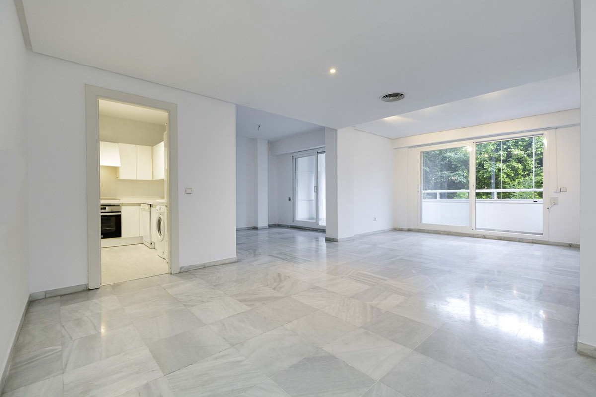 3 Bedroom Apartment for Sale in Marbella — 2