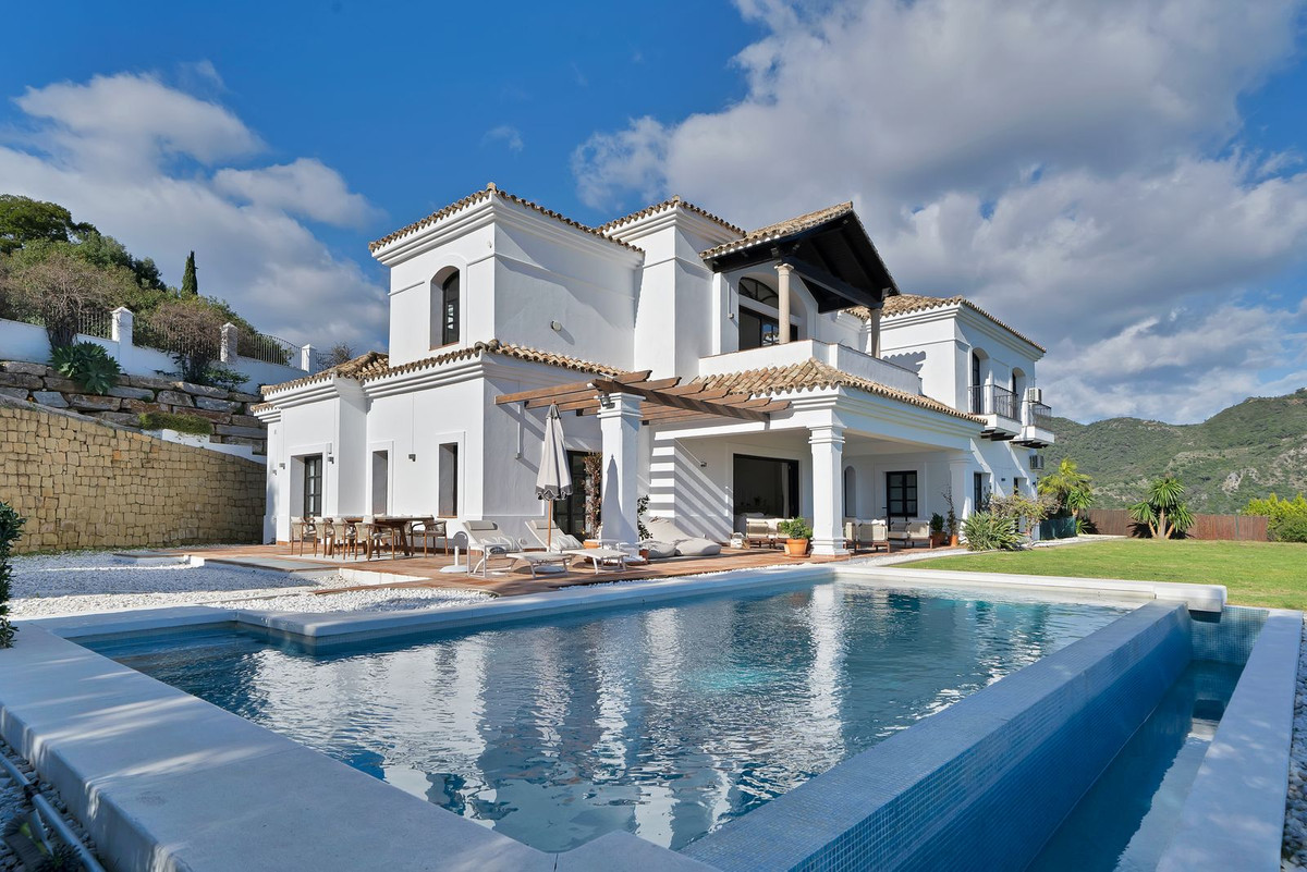 5 Bedroom Villa for Sale in Benahavís