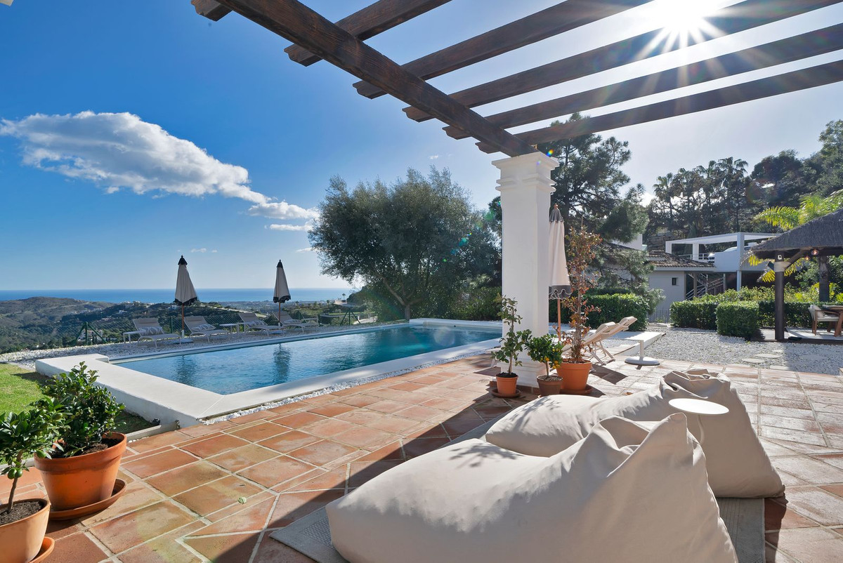 5 Bedroom Villa for Sale in Benahavís — 2