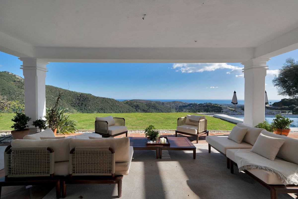 5 Bedroom Villa for Sale in Benahavís — 3